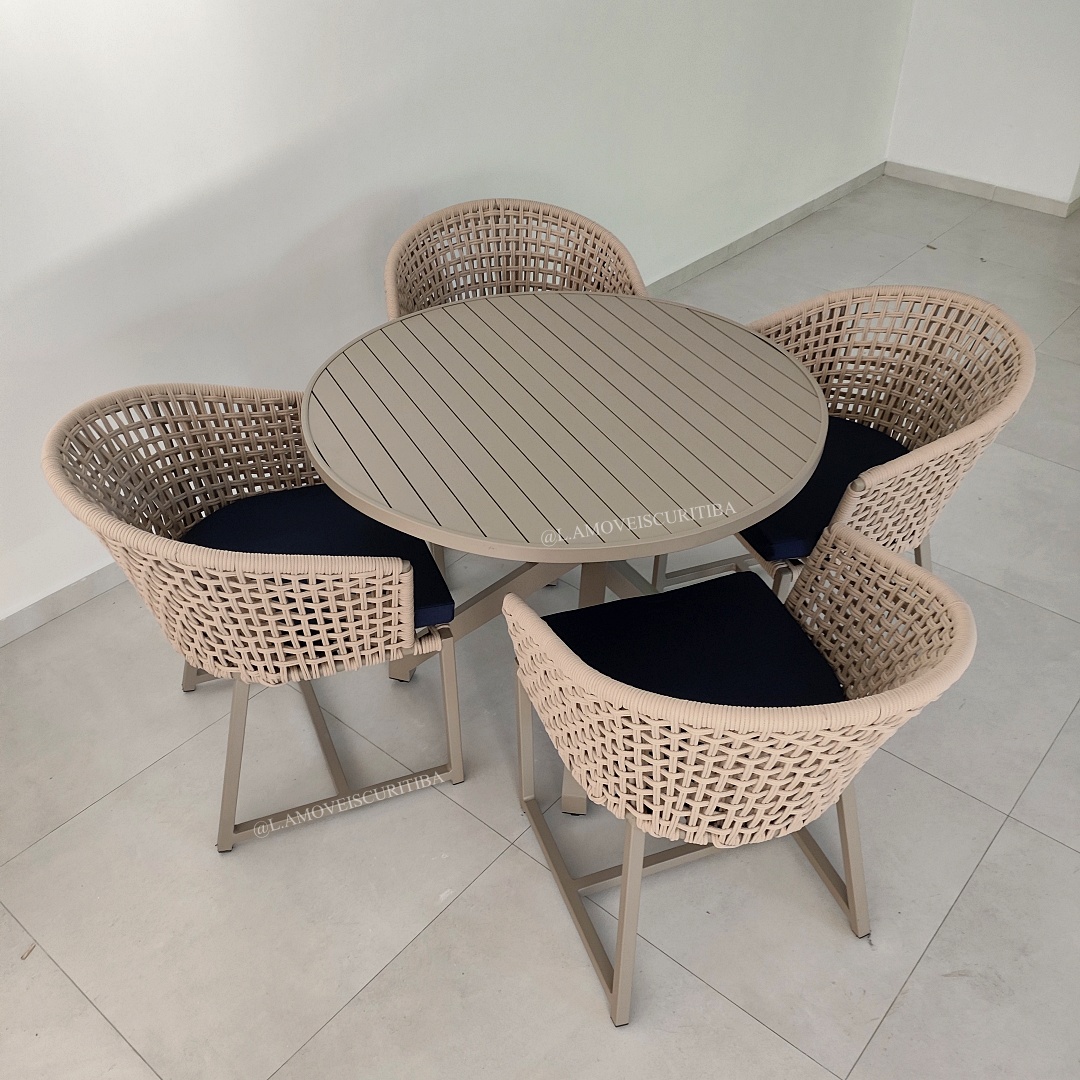 Cadeiras Duna fendi com almofadas azul marinho