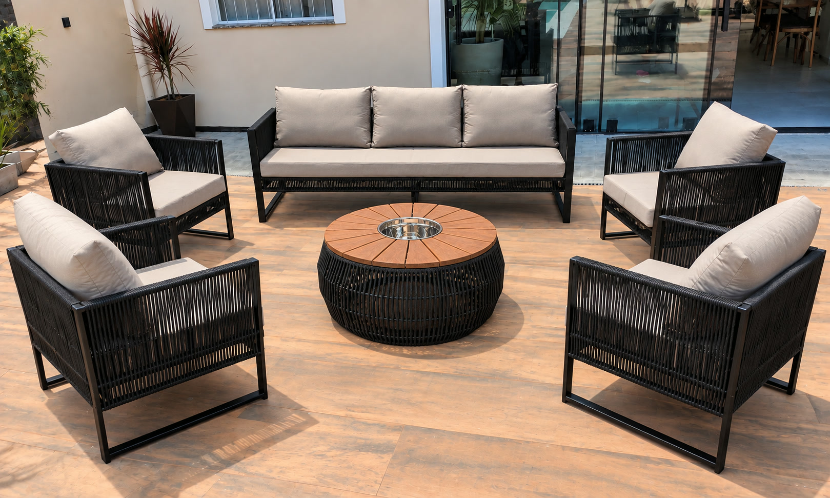 Conjunto Riviera com sofá, poltronas e mesa champanheira em corda náutica preta